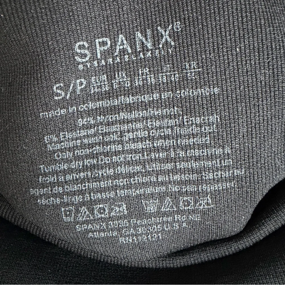 SPANXShape Black Ribbed Knit Leggings Small